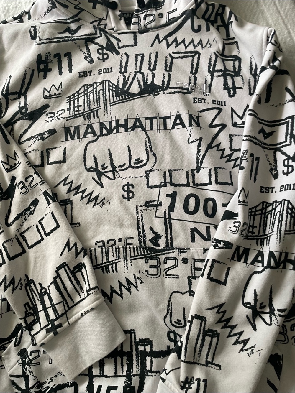 Capelli of New York Black and White Graphic Pullover - Picture 5 of 6